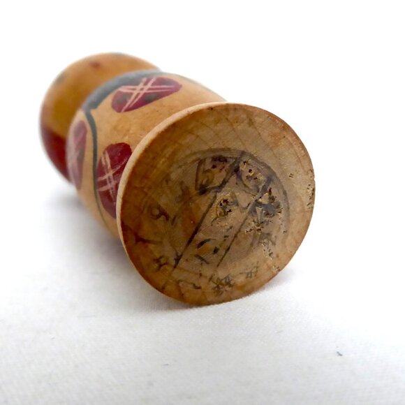 VINTAGE JAPANESE JAPAN 2.5” KOKESHI HAND CARVED PAINTED WOOD APPLE DOLL - Picture 8 of 9